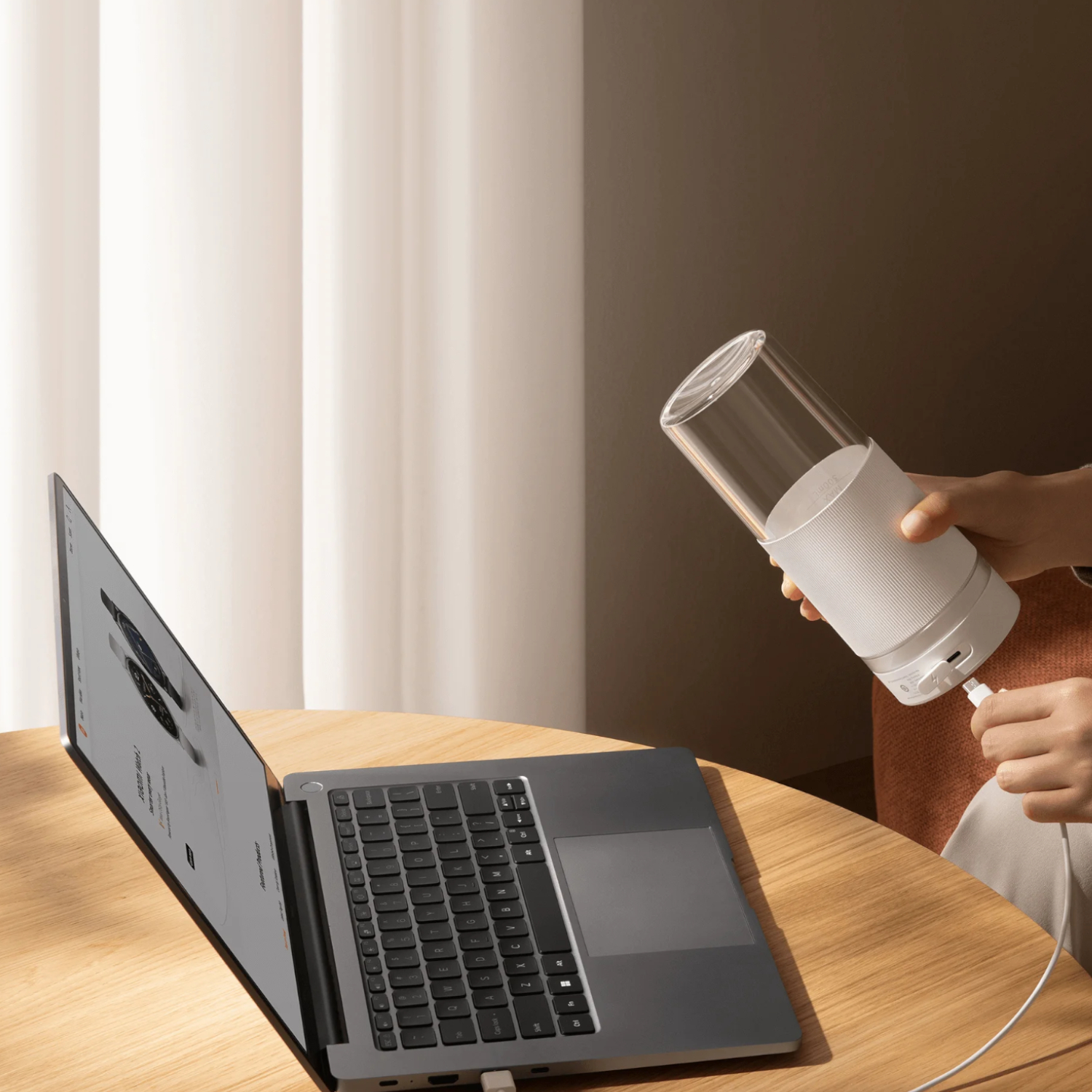 BHR9226EU_-Xiaomi-Portable-Blender-300ml-USB-Recharge-Wht_hwr07 Xiaomi Portable Blender 300ml USB Type-C Rechargeable- White