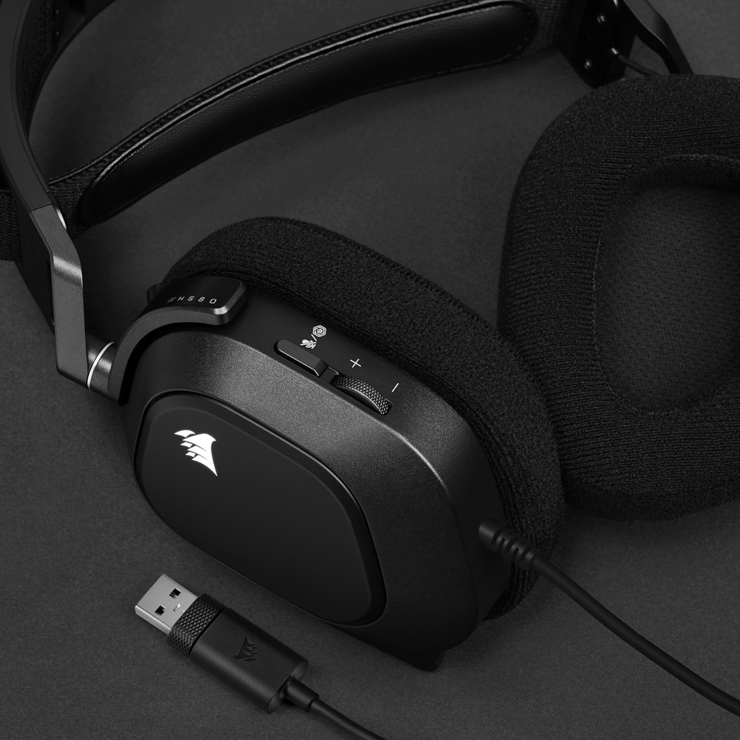 CA-9011237-AP_CorsairHS80_RGB_USB_Wired_Over-Ear_Gamin_wr_06 Corsair HS80 RGB USB Wired Over-Ear Gaming Headset — Carbon Black