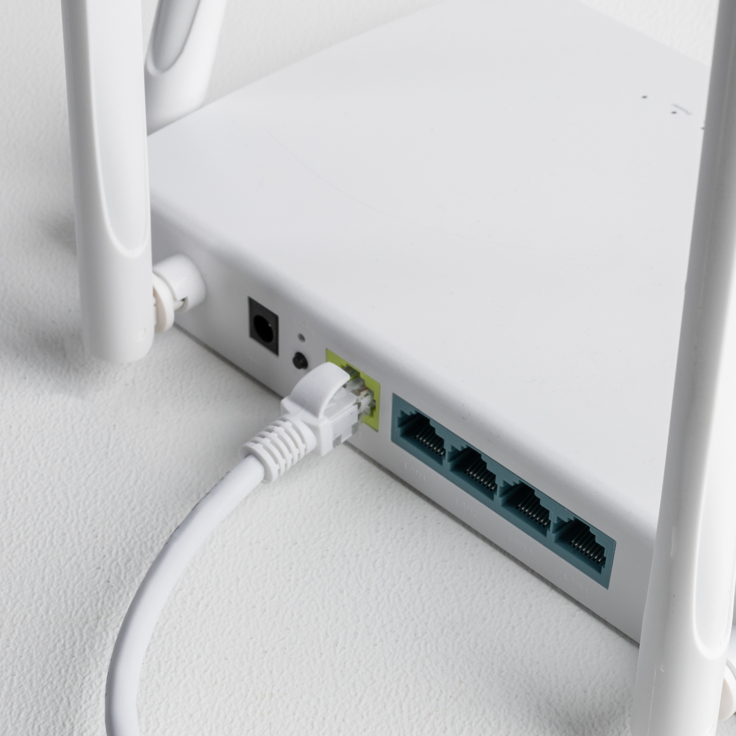 GCPCAT6002-WH_wr_03a Gizzu Cat6 UTP Fly Lead Ethernet Network Cable 20cm - White