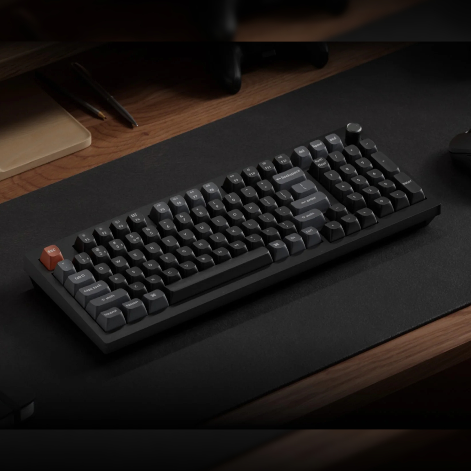 V5U-D1_Keychron-V5-Ultra-96-8K-Red-Switch-Hot-Swap-Keychron-Silk-POM-RGB-Wireless-Keyboard-Black_wr_06a Keychron V5 Ultra 96% 8K Red Switch Hot-Swapple Silk POM RGB Wireless Keyboard